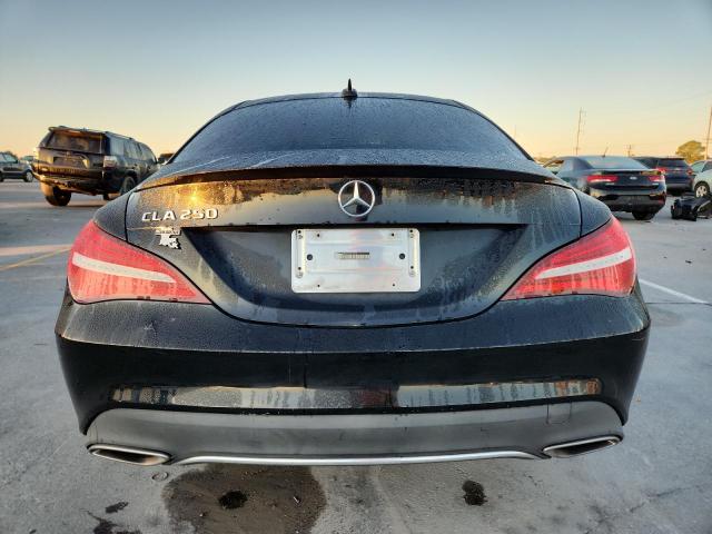 WDDSJ4EB6KN761070 - 2019 MERCEDES-BENZ CLA 250 Schwarz Foto 6