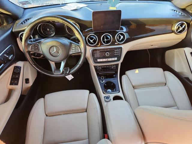 WDDSJ4EB6KN761070 - 2019 MERCEDES-BENZ CLA 250 Schwarz Foto 8