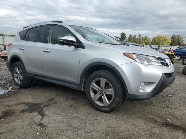 JTMRFREV2FJ018114 - 2015 TOYOTA RAV4 XLE SILVER photo 4