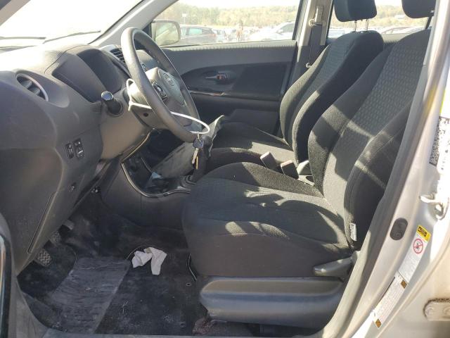 JTKKU4B48AJ055594 - 2010 TOYOTA SCION XD SILVER photo 7