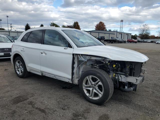 WA1ANAFY9K2064774 - 2019 AUDI Q5 PREMIUM WHITE photo 4