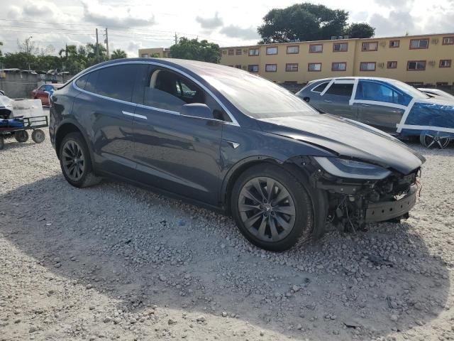 5YJXCBE24HF070223 - 2017 TESLA MODEL X შავი ფოტო 4