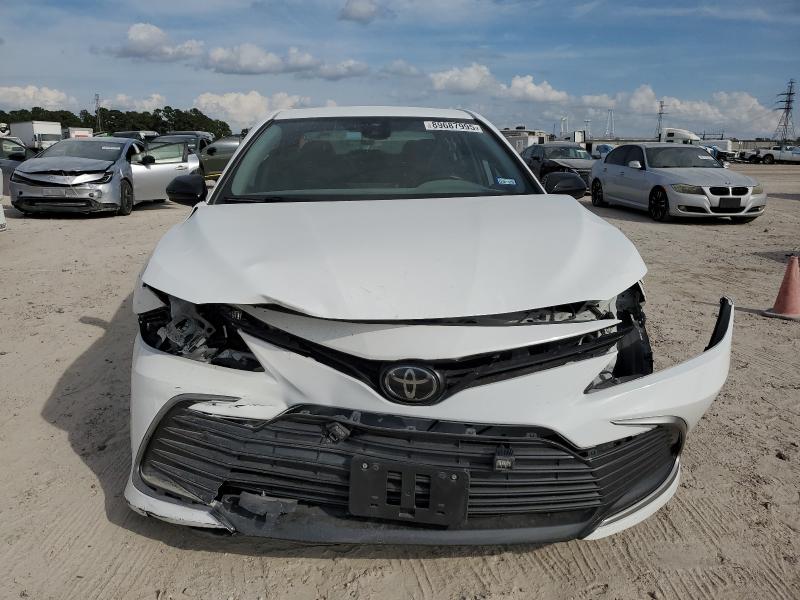4T1C11AK9NU682159 - 2022 TOYOTA CAMRY LE WHITE photo 5