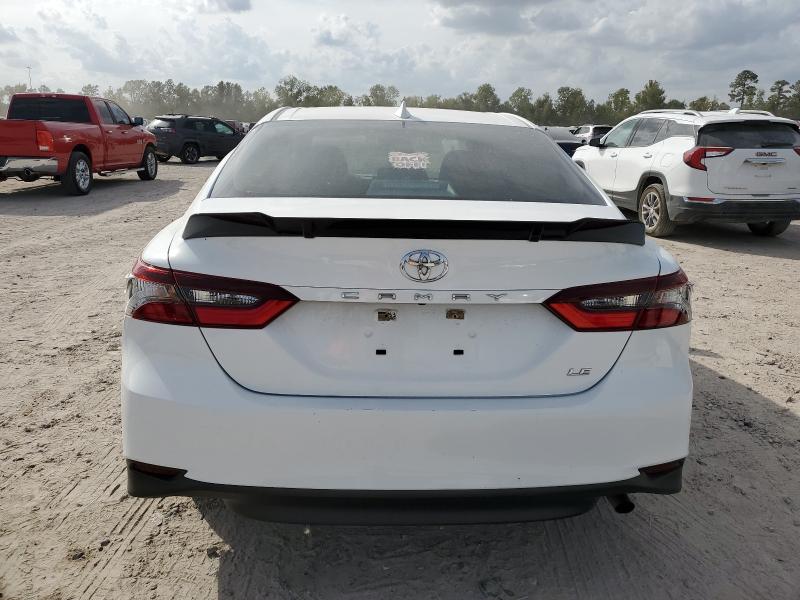 4T1C11AK9NU682159 - 2022 TOYOTA CAMRY LE WHITE photo 6
