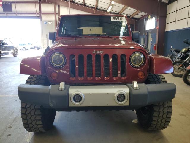 1J8FA54119L760143 - 2009 JEEP WRANGLER SAHARA BURGUNDY photo 5