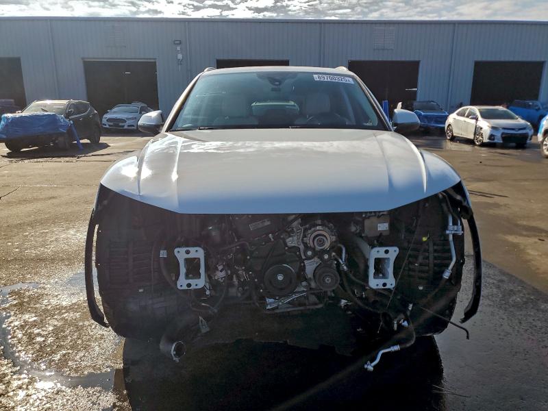 WA1CAAFY7M2097649 - 2021 AUDI Q5 PRESTIGE WHITE photo 5