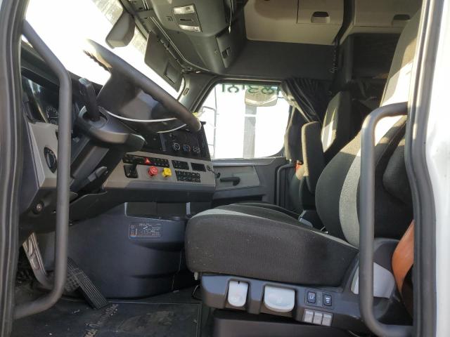 3AKJHHDR5JSJZ1514 - 2018 FREIGHTLINER CASCADIA 1 WHITE photo 5