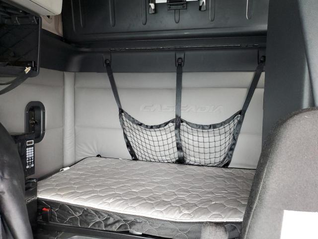 3AKJHHDR5JSJZ1514 - 2018 FREIGHTLINER CASCADIA 1 WHITE photo 6