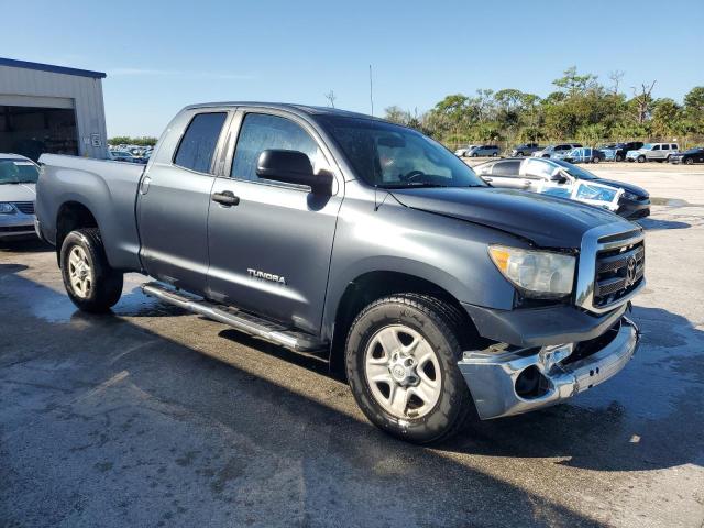 5TFRM5F18AX013385 - 2010 TOYOTA TUNDRA DOUBLE CAB SR5 GRAY photo 4
