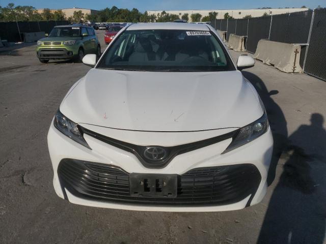 4T1B11HK6KU204570 - 2019 TOYOTA CAMRY L თეთრი ფოტო 5