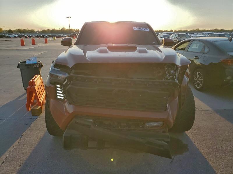 3TMLB5JN1SM091990 - 2025 TOYOTA TACOMA DOUBLE CAB 红色 照片 5