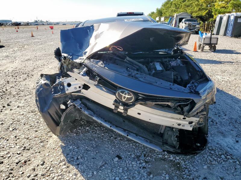 4T1G11AK5NU711335 - 2022 TOYOTA CAMRY SE GRAY photo 5