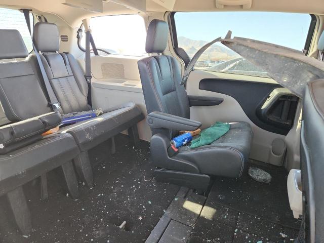 2C4RC1BG9GR245023 - 2016 CHRYSLER TOWN & COU TOURING SILVER photo 11