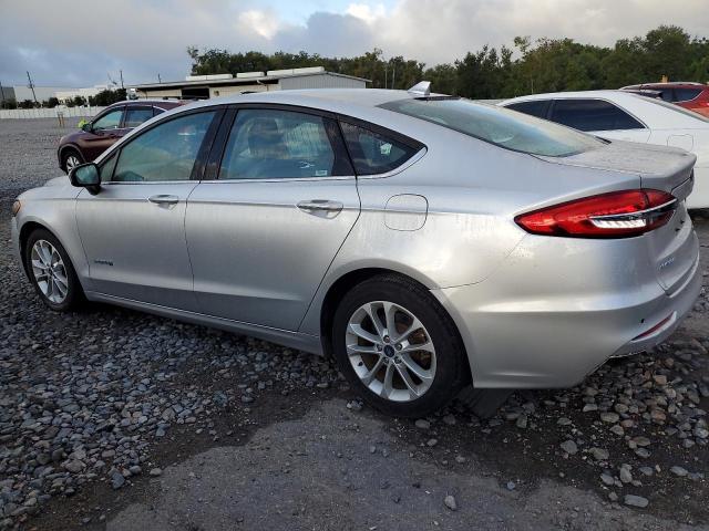 3FA6P0LU4KR221923 - 2019 FORD FUSION SE SILVER photo 2