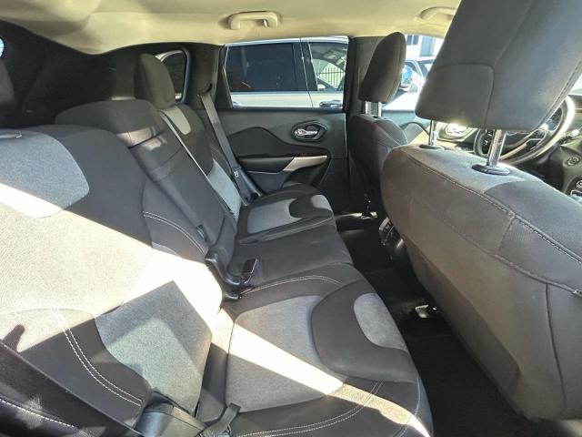 1C4PJLCB7JD606500 - 2018 JEEP CHEROKEE LATITUDE 灰色 照片 6