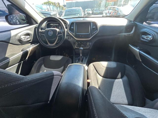 1C4PJLCB7JD606500 - 2018 JEEP CHEROKEE LATITUDE 灰色 照片 9