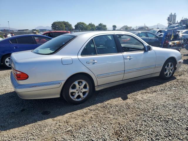 WDBJF65J32B410689 - 2002 MERCEDES-BENZ E 320 ვერცხლისფერი ფოტო 3