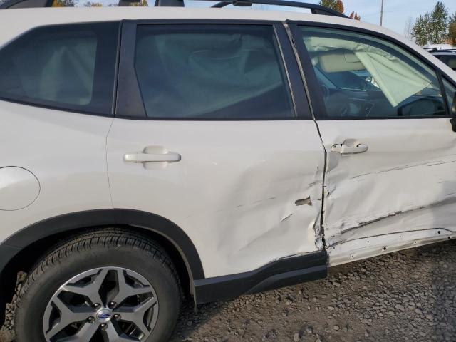 JF2SKAJC8MH463692 - 2021 SUBARU FORESTER PREMIUM Weiß Foto 10