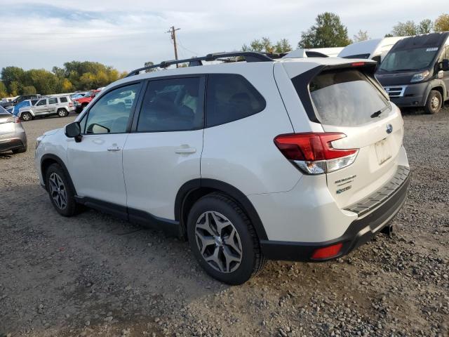 JF2SKAJC8MH463692 - 2021 SUBARU FORESTER PREMIUM Weiß Foto 2