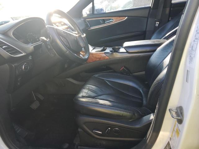 2LMTJ8LR3GBL56213 - 2016 LINCOLN MKX RESERVE WHITE photo 7