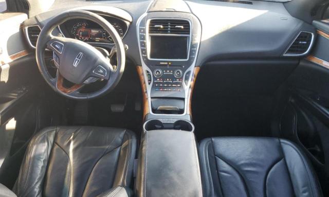 2LMTJ8LR3GBL56213 - 2016 LINCOLN MKX RESERVE WHITE photo 8