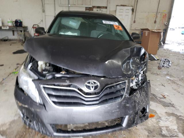 4T1BF3EK9BU740382 - 2011 TOYOTA CAMRY BASE Gris foto 5