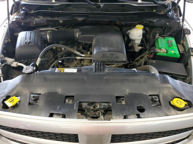 1C6RR7FG9JS278306 - 2018 RAM 1500 ST Gümüş foto 11