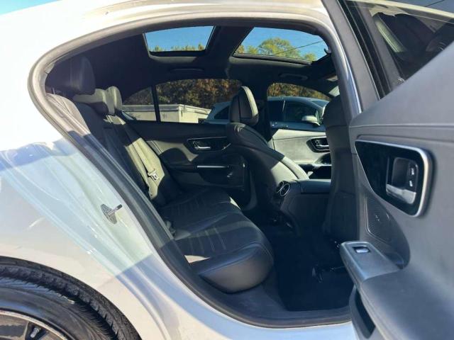 W1KAF4GBXPR079125 - 2023 MERCEDES-BENZ C 300 白色 照片 8