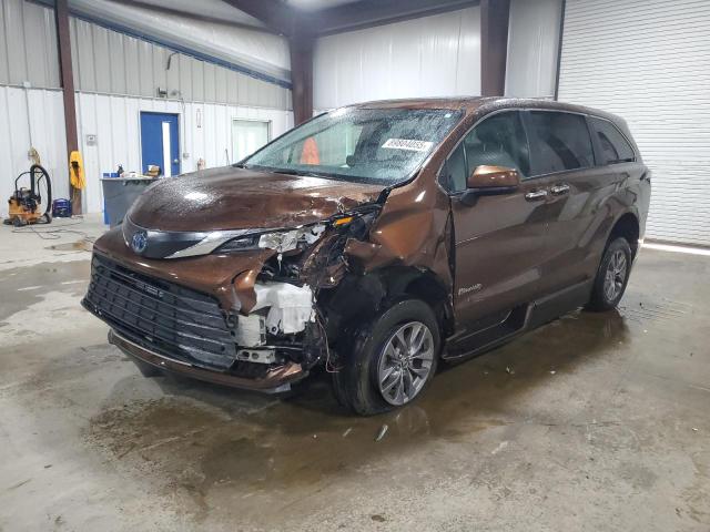 2022 TOYOTA SIENNA XLE, 