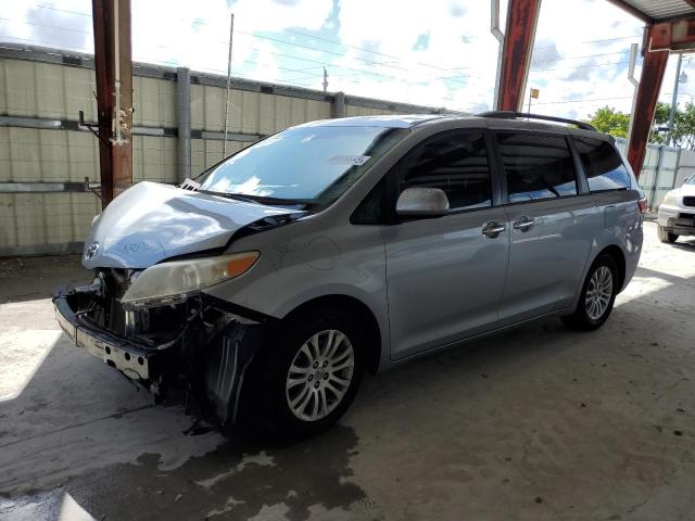 2017 TOYOTA SIENNA XLE, 