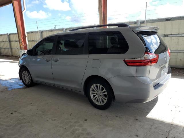 5TDYZ3DC3HS892364 - 2017 TOYOTA SIENNA XLE 银色 照片 2