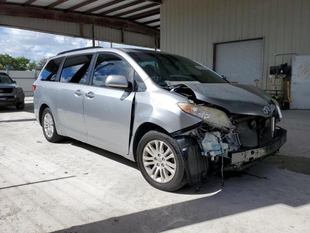 5TDYZ3DC3HS892364 - 2017 TOYOTA SIENNA XLE 银色 照片 4
