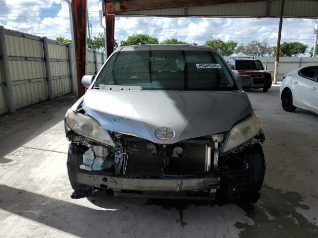 5TDYZ3DC3HS892364 - 2017 TOYOTA SIENNA XLE 银色 照片 5