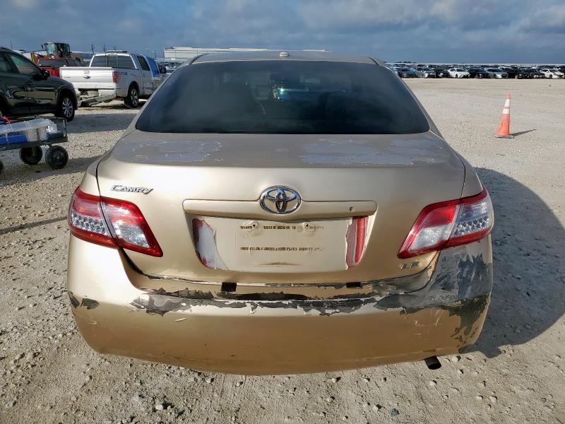 4T4BF3EK5AR082113 - 2010 TOYOTA CAMRY BASE ذهبي صورة 6