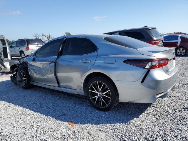 4T1G11AK1NU643888 - 2022 TOYOTA CAMRY SE 银色 照片 2