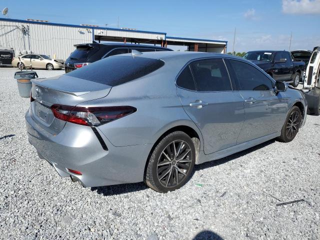 4T1G11AK1NU643888 - 2022 TOYOTA CAMRY SE 银色 照片 3