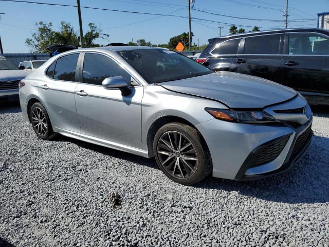 4T1G11AK1NU643888 - 2022 TOYOTA CAMRY SE 银色 照片 4