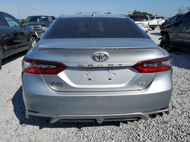 4T1G11AK1NU643888 - 2022 TOYOTA CAMRY SE 银色 照片 6