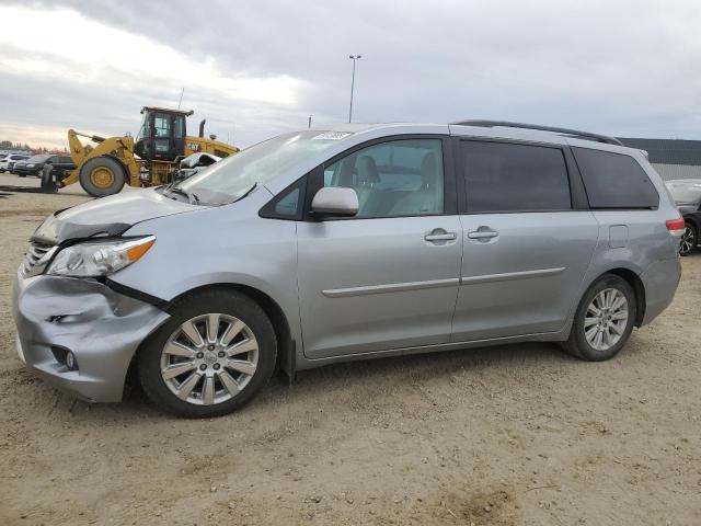 2013 TOYOTA SIENNA XLE, 