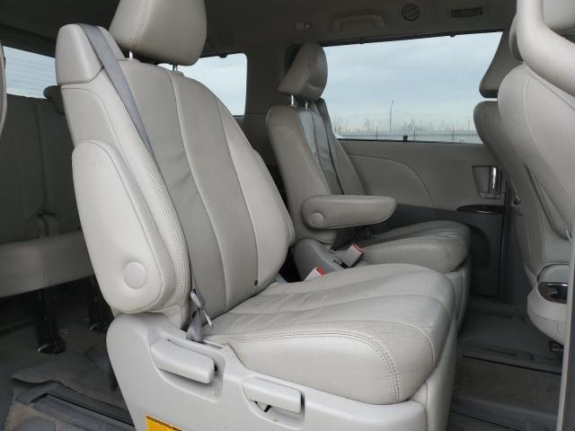 5TDYK3DC4DS359888 - 2013 TOYOTA SIENNA XLE 银色 照片 11