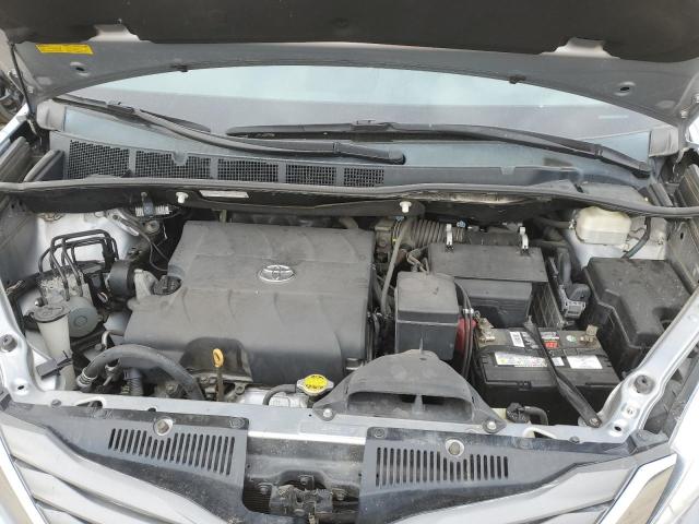 5TDYK3DC4DS359888 - 2013 TOYOTA SIENNA XLE 银色 照片 12