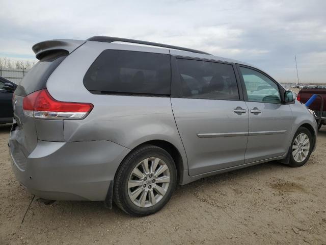 5TDYK3DC4DS359888 - 2013 TOYOTA SIENNA XLE 银色 照片 3