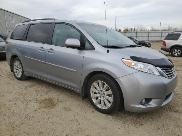 5TDYK3DC4DS359888 - 2013 TOYOTA SIENNA XLE 银色 照片 4