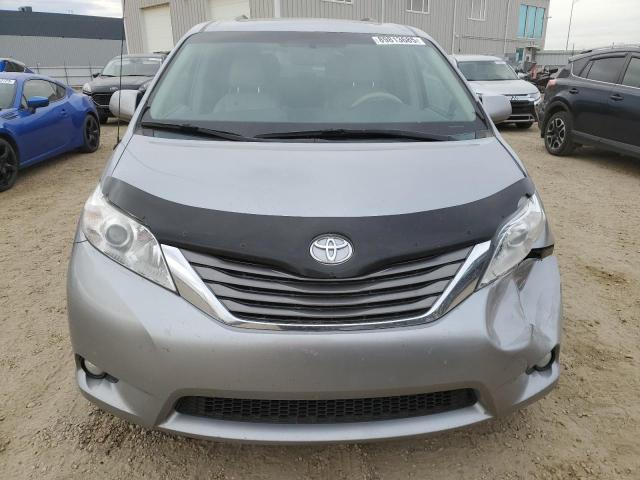 5TDYK3DC4DS359888 - 2013 TOYOTA SIENNA XLE 银色 照片 5