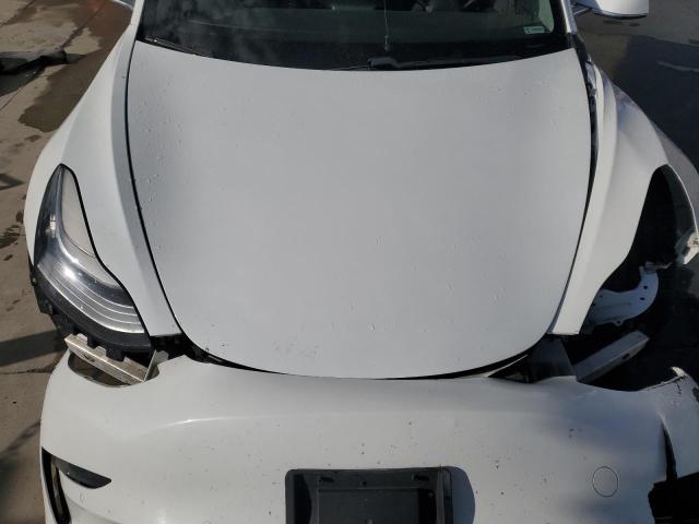 5YJ3E1EB1JF067806 - 2018 TESLA MODEL 3 WHITE photo 11