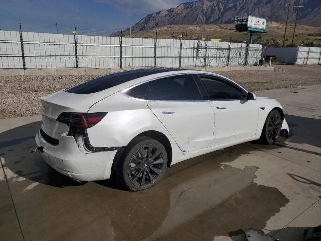 5YJ3E1EB1JF067806 - 2018 TESLA MODEL 3 WHITE photo 3