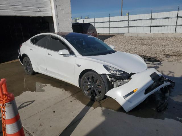 5YJ3E1EB1JF067806 - 2018 TESLA MODEL 3 WHITE photo 4