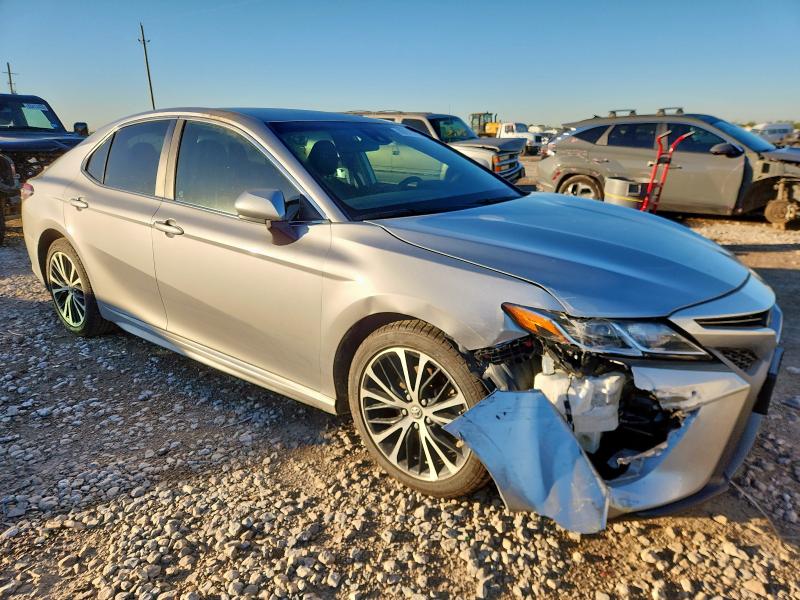 4T1B11HK9KU731339 - 2019 TOYOTA CAMRY L Srebrny zdjęcie 4