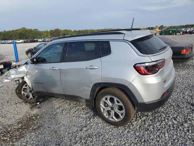 3C4NJDBN0ST588779 - 2025 JEEP COMPASS LATITUDE 银色 照片 2