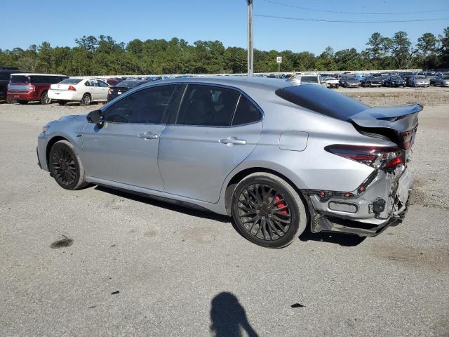 4T1T11AK0RU856304 - 2024 TOYOTA CAMRY SE NIGHT SHADE SILVER photo 2